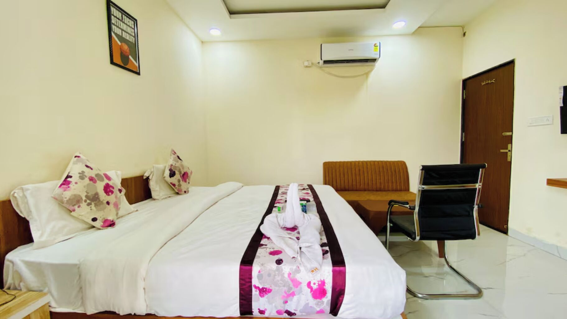 Deluxe Room, City View | Free WiFi