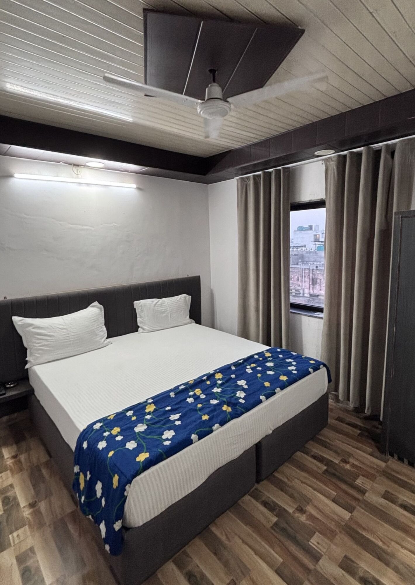 Deluxe Double Room, City View | Desk, free WiFi