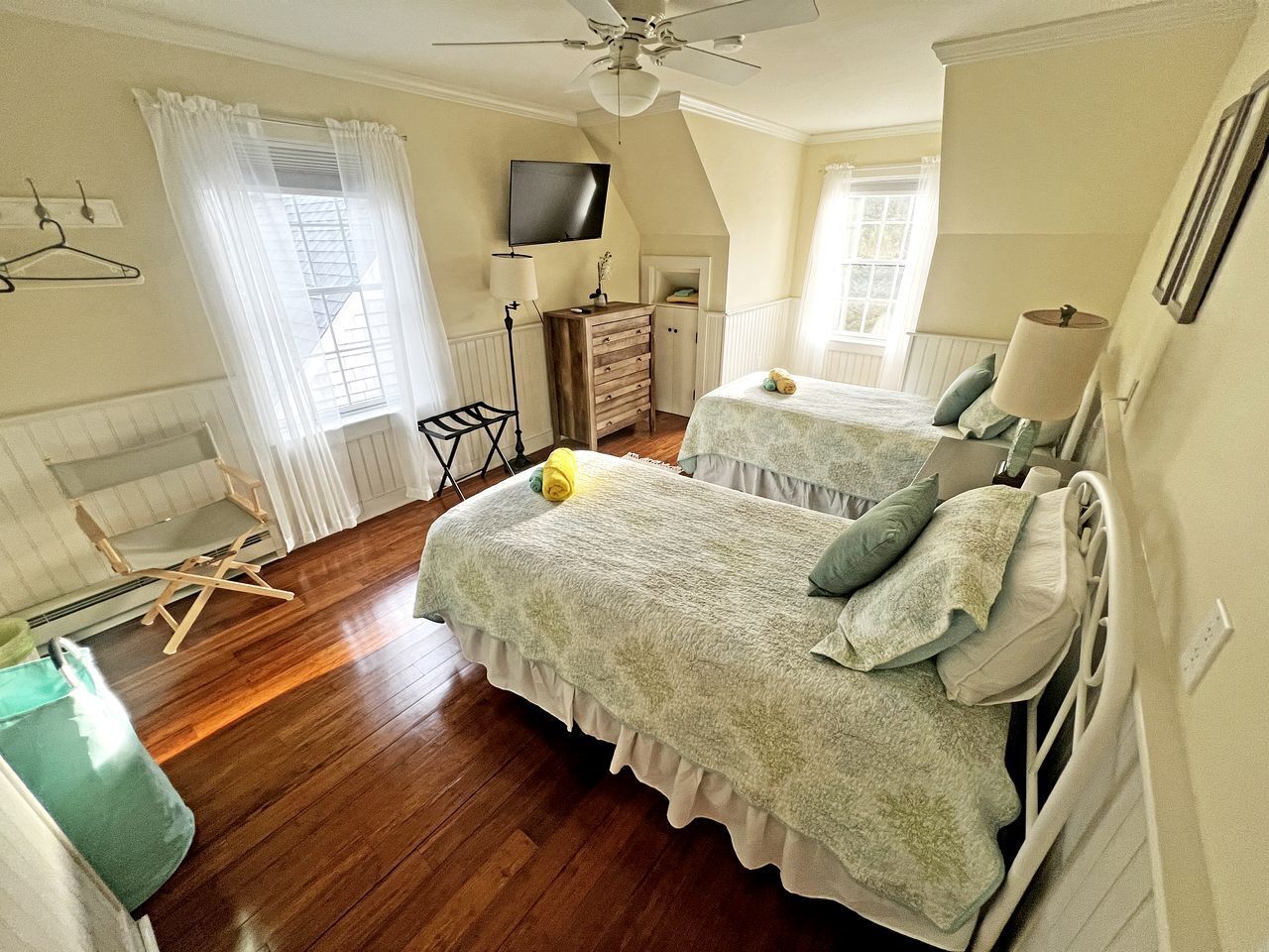 2 bedrooms, iron/ironing board, WiFi, bed sheets