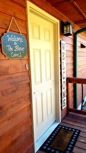 Exterior detail - Deck of Dreams: Cabin with Unrivaled River Views in Arkansas (Calico Rock)