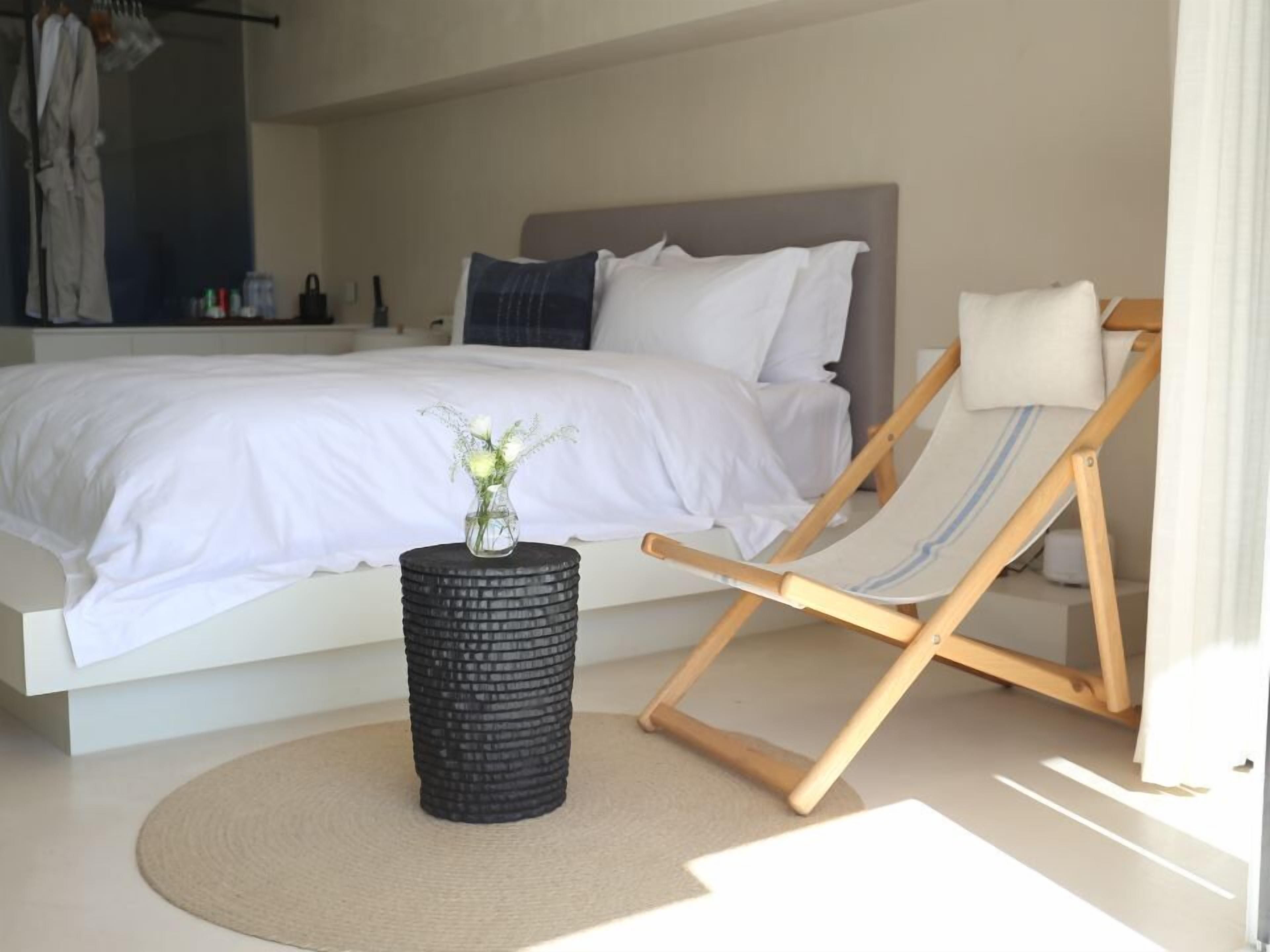 Classic Double Room, City View | Minibar, individually decorated, individually furnished, desk