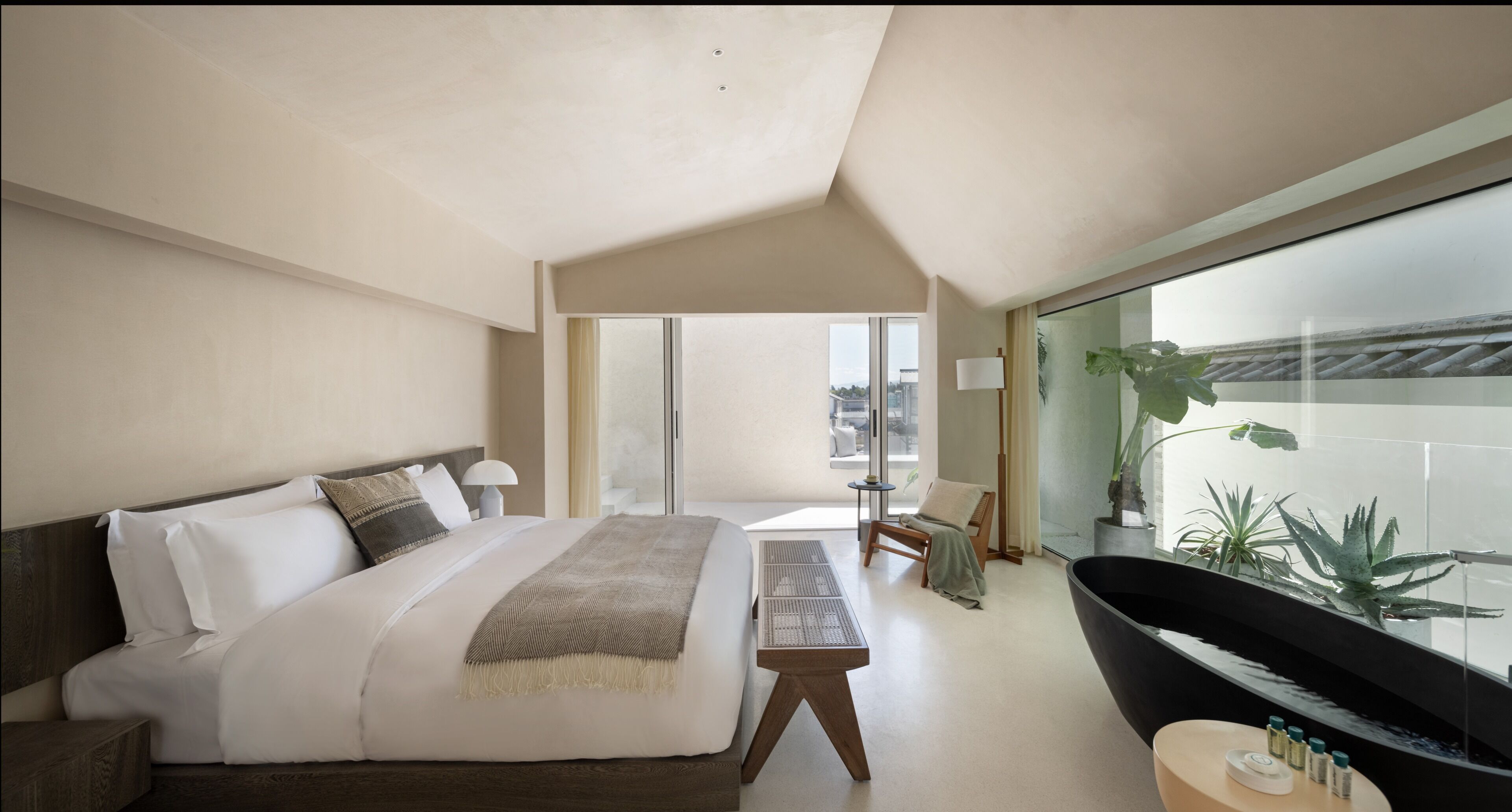 Design Double Room, Hill View | Minibar, individually decorated, individually furnished, desk
