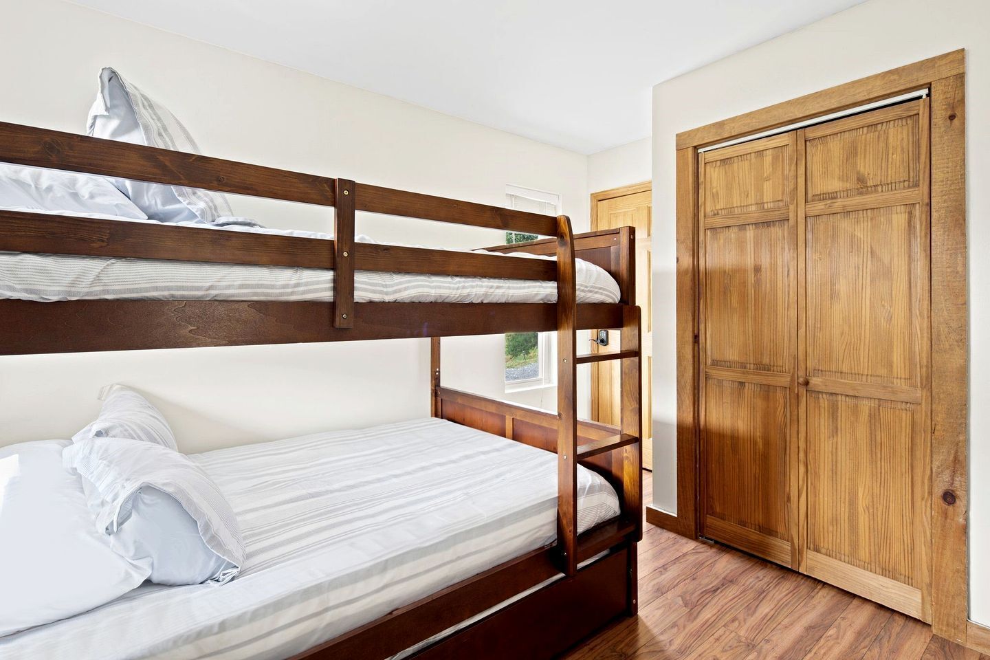 3 Schlafzimmer, Schreibtisch, WLAN, Bettwäsche