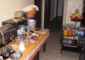 Colazione a buffet inclusa, servita tutte le mattine 