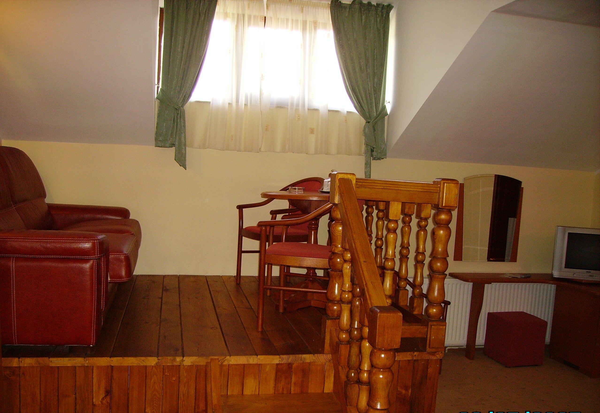 Family Room, Mountain View | Free WiFi