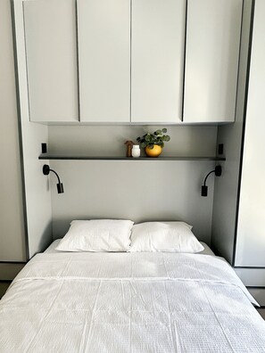 Iron/ironing board, free WiFi, bed sheets - Unique family home next to fortress + free parking (Petrovaradin)