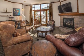Smart TV, fireplace - New! Village Center Ski-In/Ski-Out 3-bed Suite! (Big Sky)