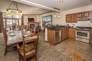 Fridge, microwave, oven, stovetop - New! Village Center Ski-In/Ski-Out 3-bed Suite! (Big Sky)