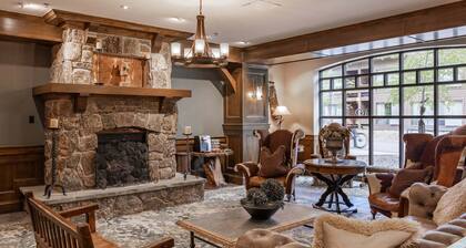 New! Ski-In Ski-Out Condo + Hot Tub & Pool