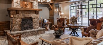 New! Ski-In Ski-Out Condo + Hot Tub & Pool