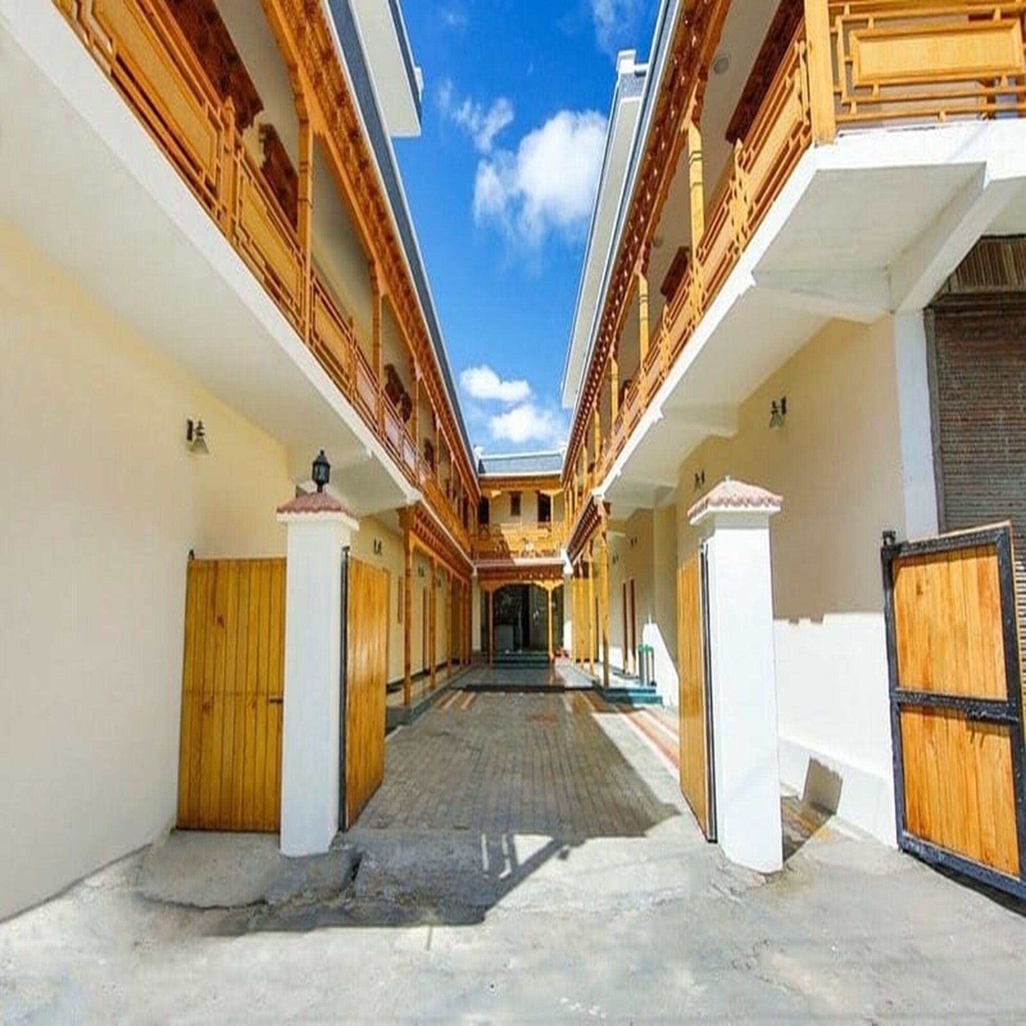 المنشأة من الخارج