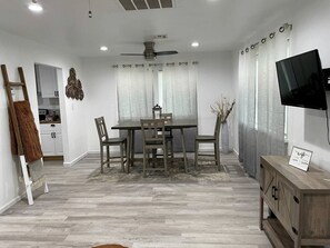 Dining - Cozy Nature-Filled Home with Garden & Night Sky Views Near Yosemite Tioga Pass, Groveland CA (Groveland)