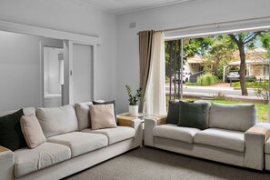 Living room - Spacious 3-bed Home in Payneham South (Adelaide)