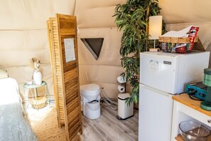 Room - Tranquil Desert Retreat in a Geodesic Dome with Scenic Views in Las Vegas, Nevada (Las Vegas)