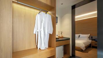 Habitación clásica doble | Escritorio, espacio para trabajar con un portátil, cortinas opacas