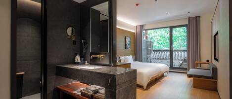 Exclusive-Zweibettzimmer | Minibar, individuell dekoriert, individuell eingerichtet, Schreibtisch