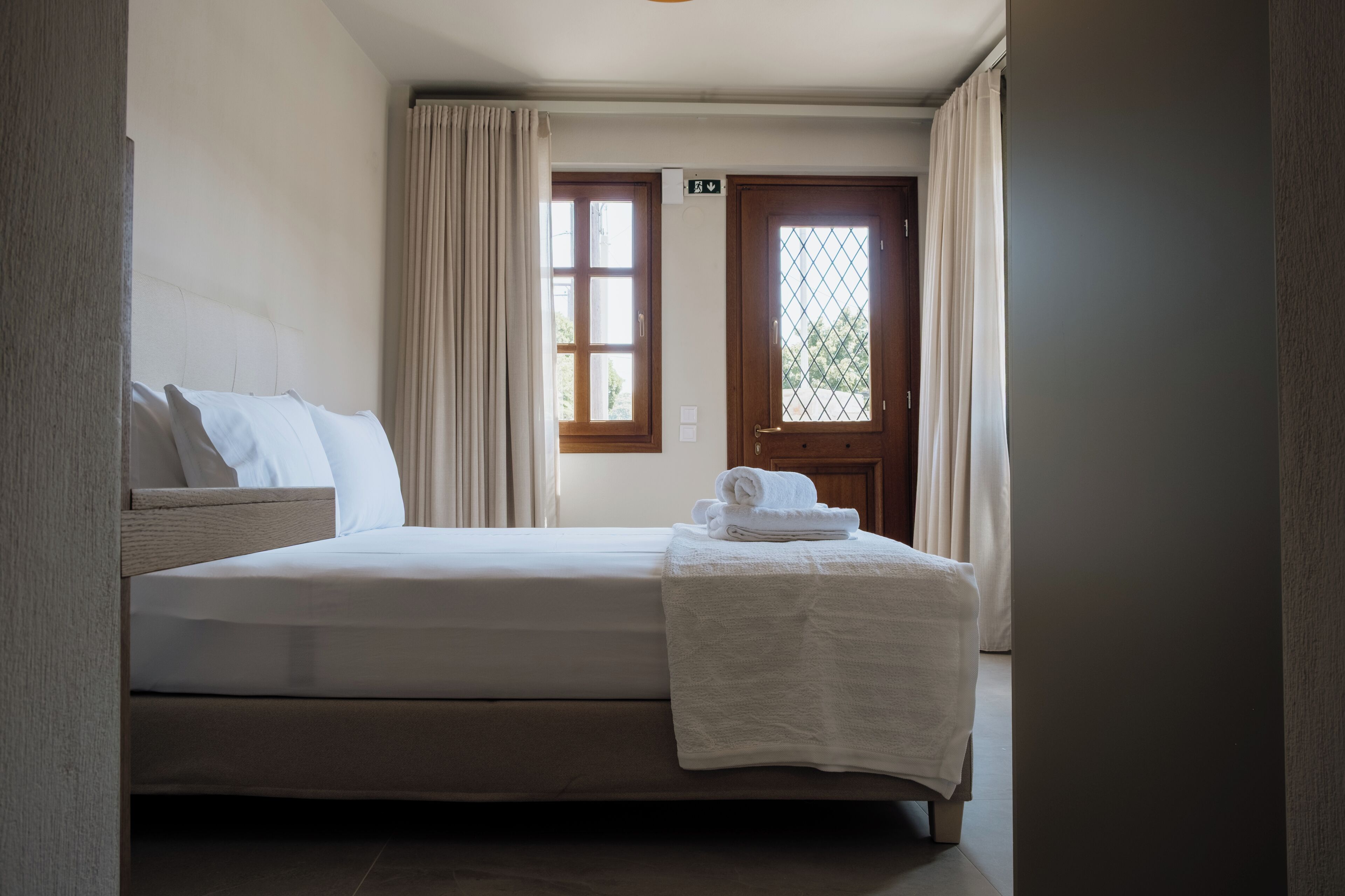 WiFi, bed sheets