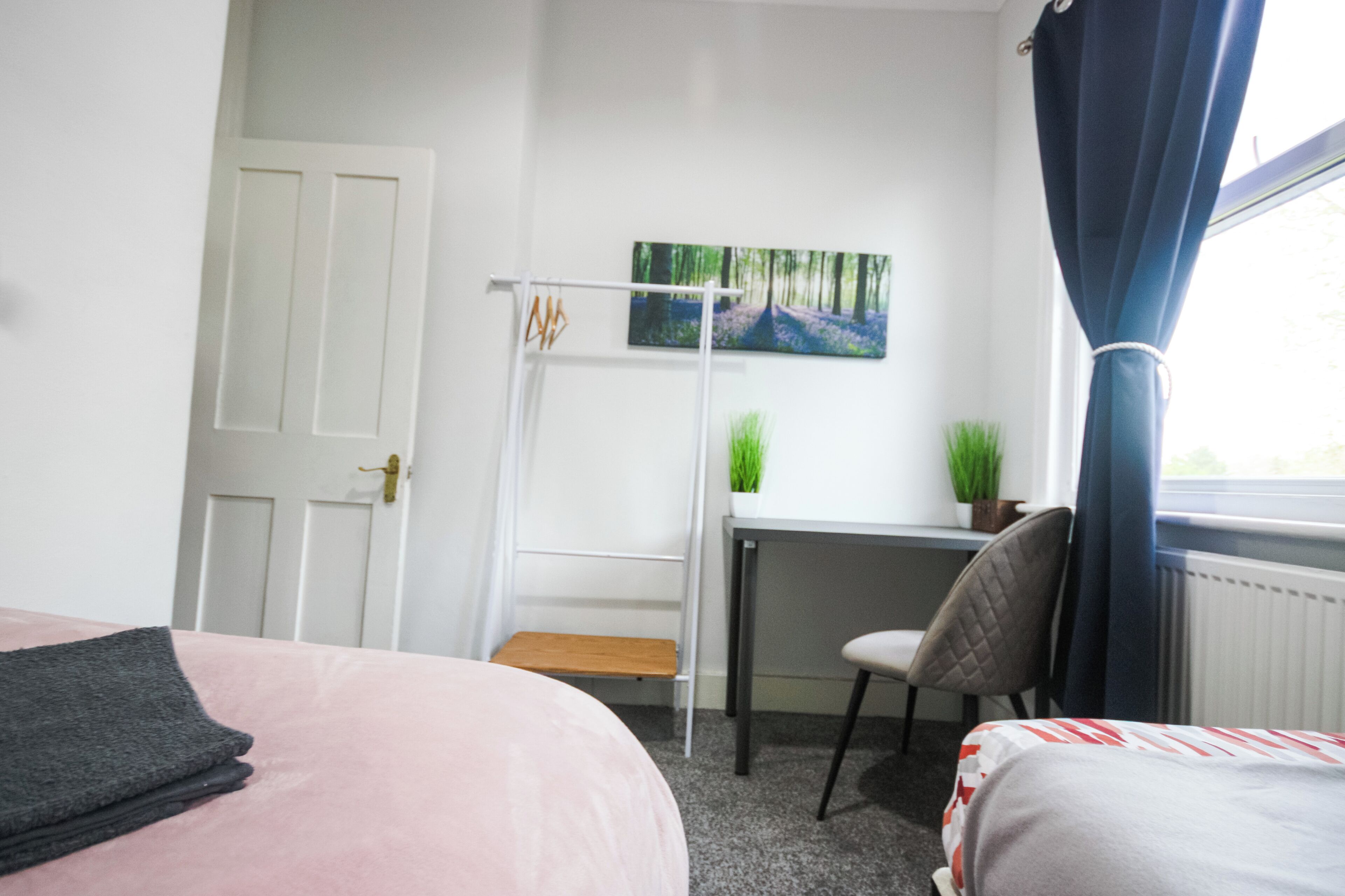 Iron/ironing board, WiFi, bed sheets