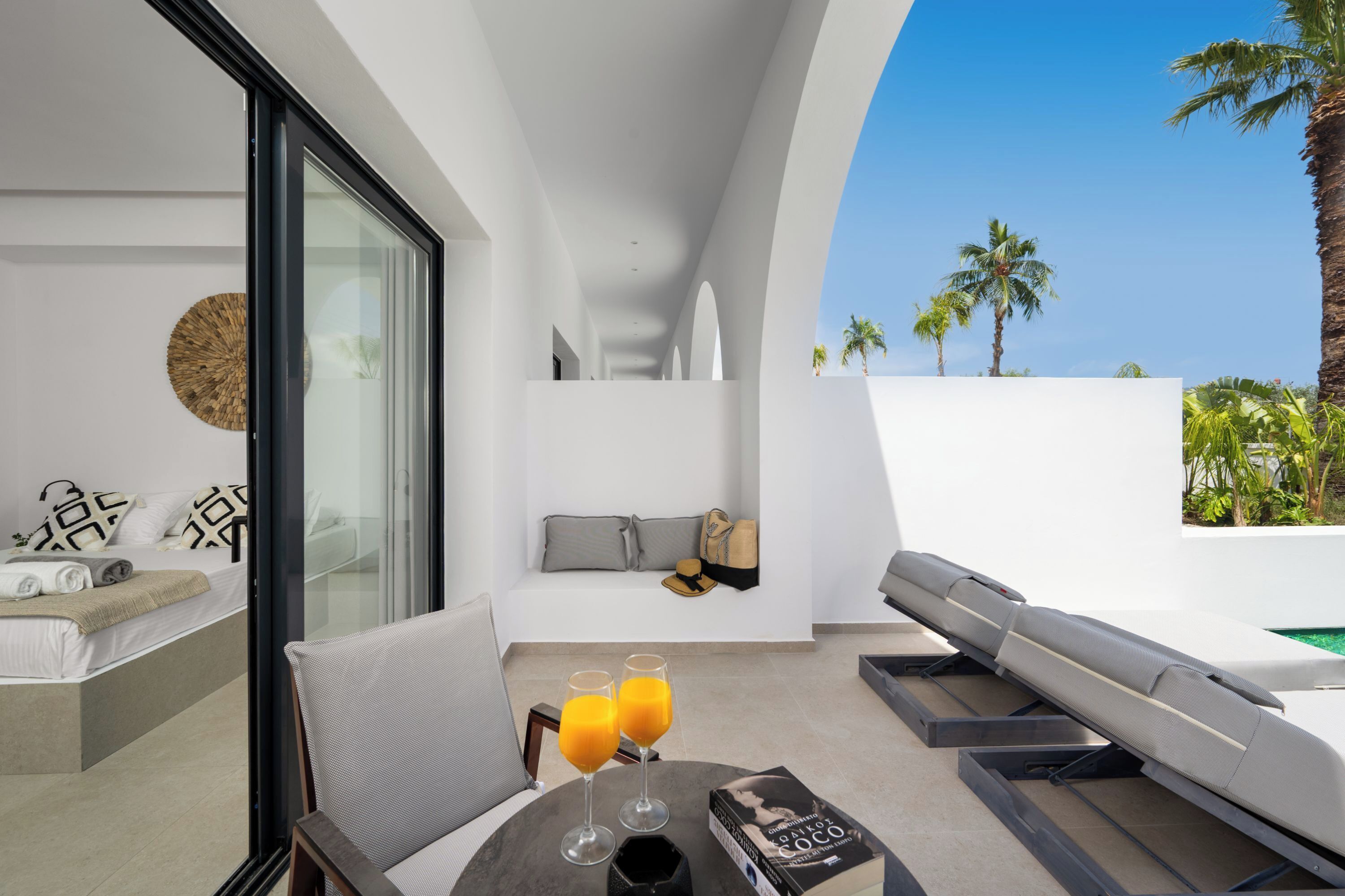 Suite, Pool View