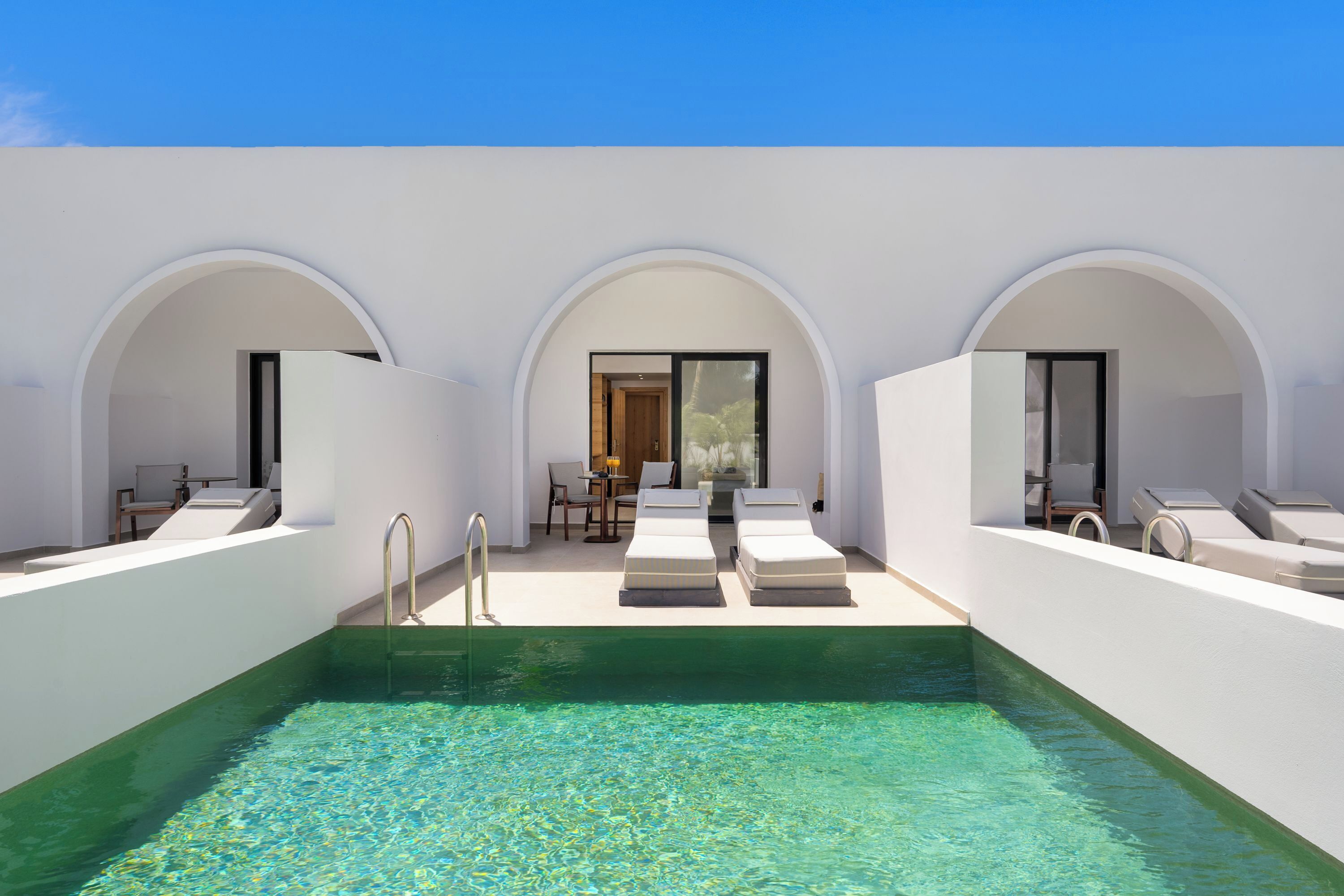 Suite, Pool View