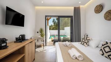 Suite, Pool View