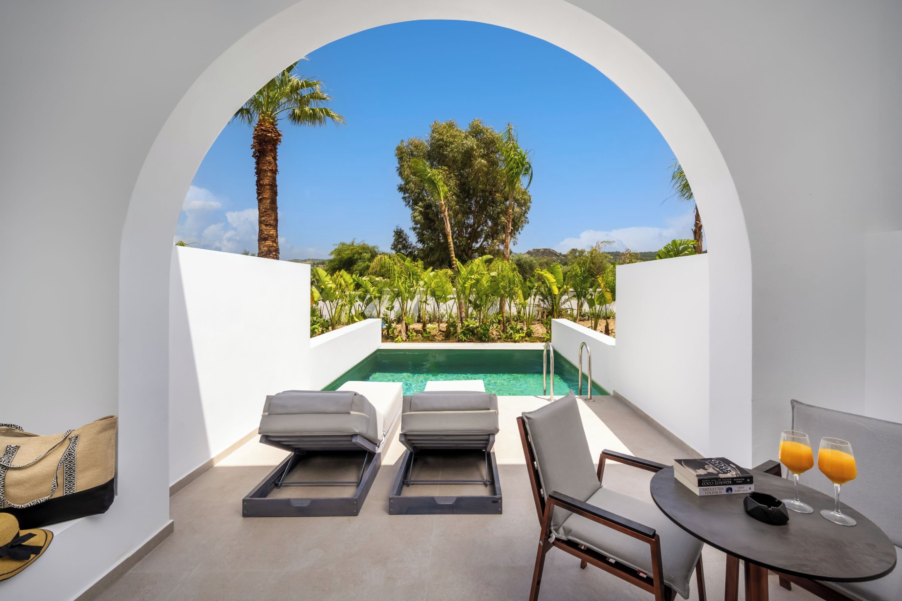 Suite, Pool View