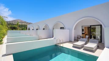 Suite, Pool View