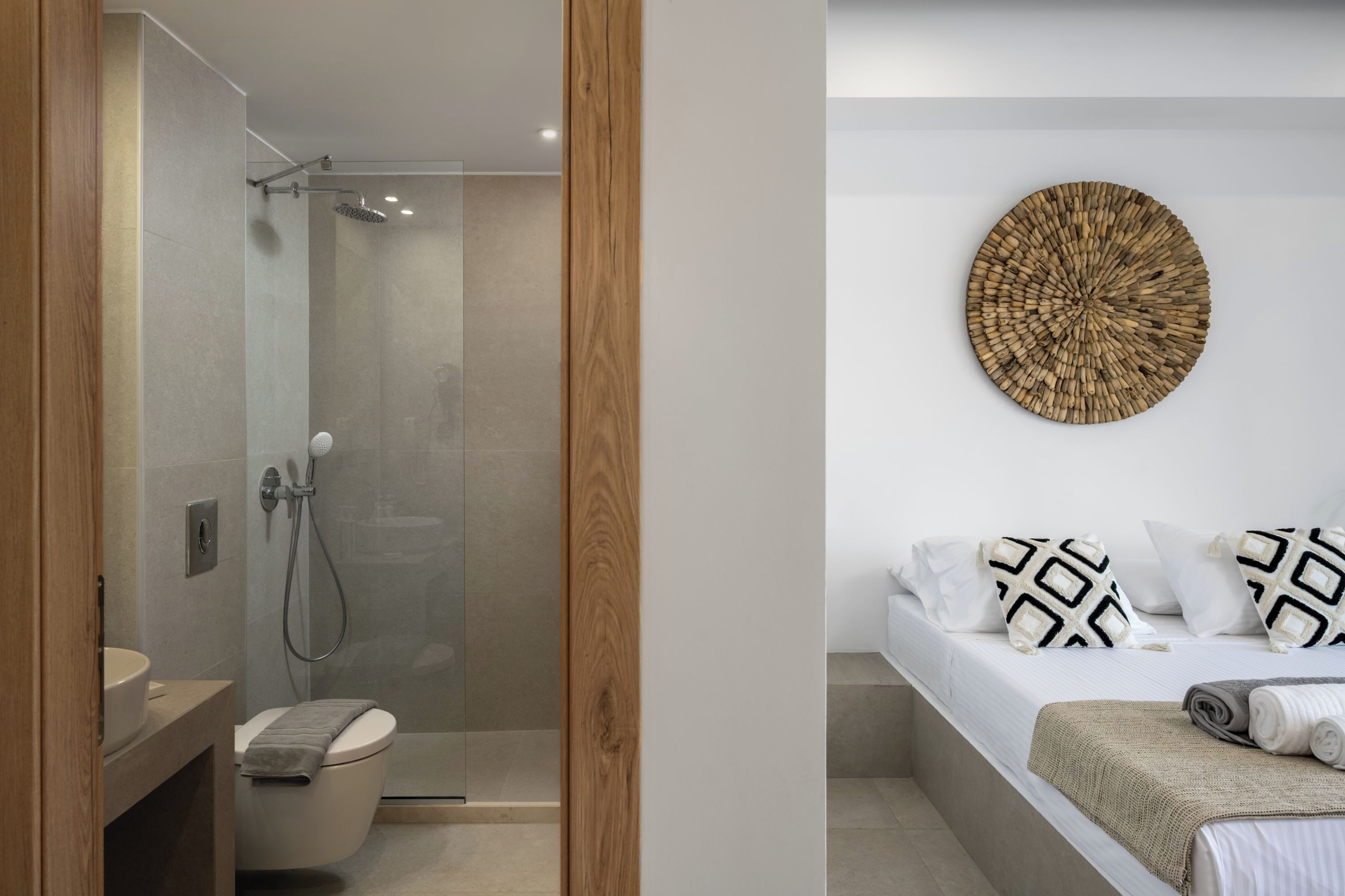Suite, Pool View