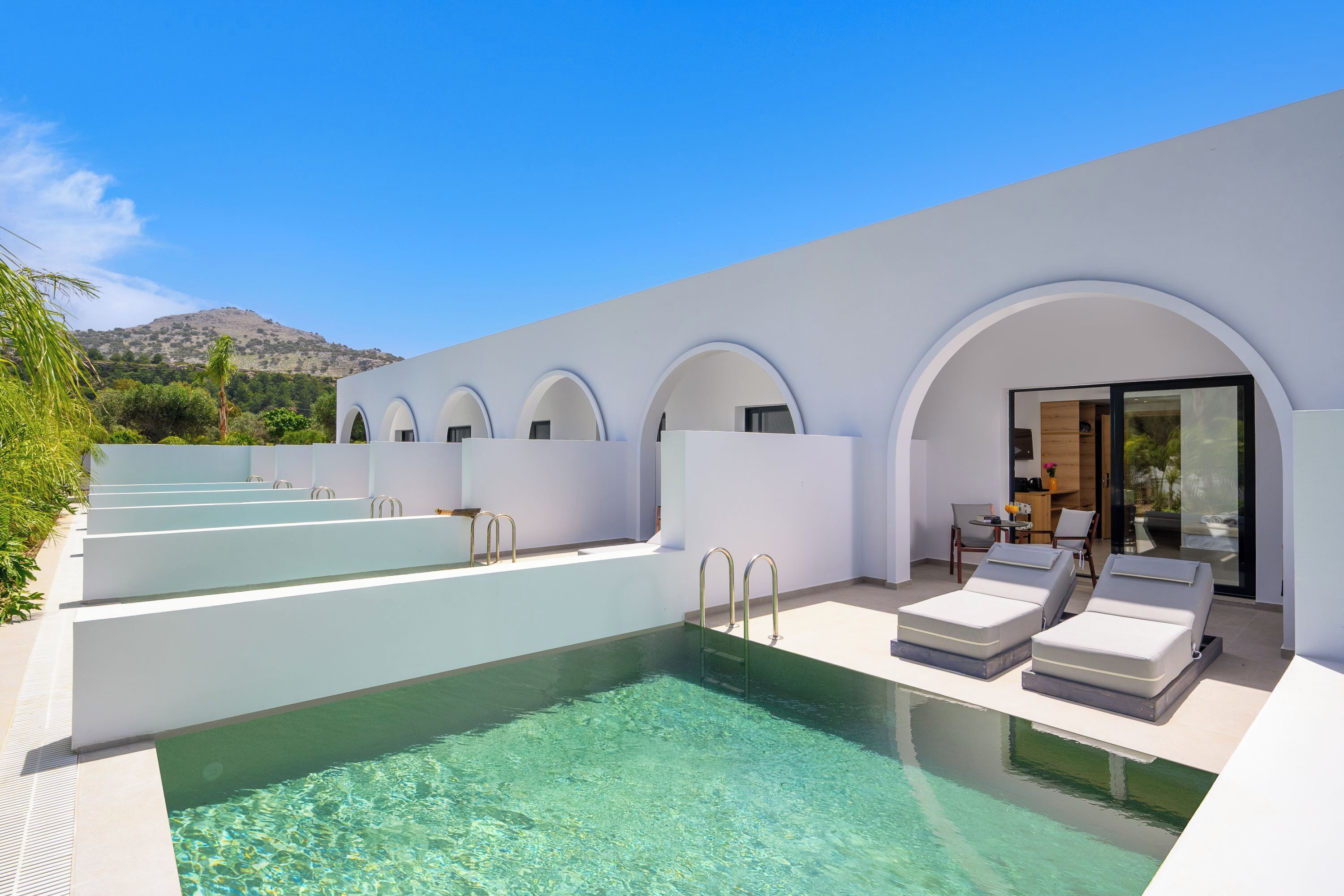 Suite, Pool View