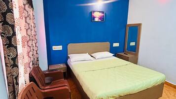 Deluxe Double Room, City View | Desk, free WiFi