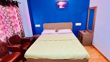 Deluxe Double Room, City View | Desk, free WiFi