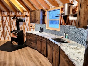 Coffee/tea maker, fridge, stovetop, cookware/dishes/utensils - Stunning Full Equipped Yurt with Sauna in Boise, Idaho (Boise)
