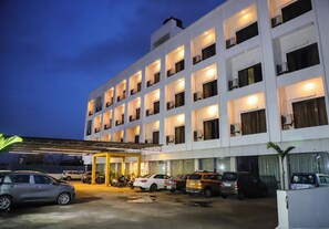 Exterior - Hotel Devanshi & Banquets by Classy Stay (Panvel)