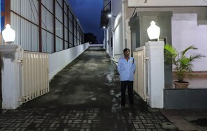 Property grounds - Hotel Devanshi & Banquets by Classy Stay (Panvel)