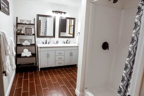 Haartrockner, Seife, Shampoo, Toilettenpapier