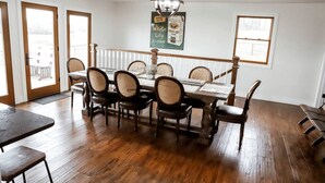 Dining - Beautiful and Spatious Vacation Rental with 6 Bedrooms near Owensville, Missouri (Canaan Township)