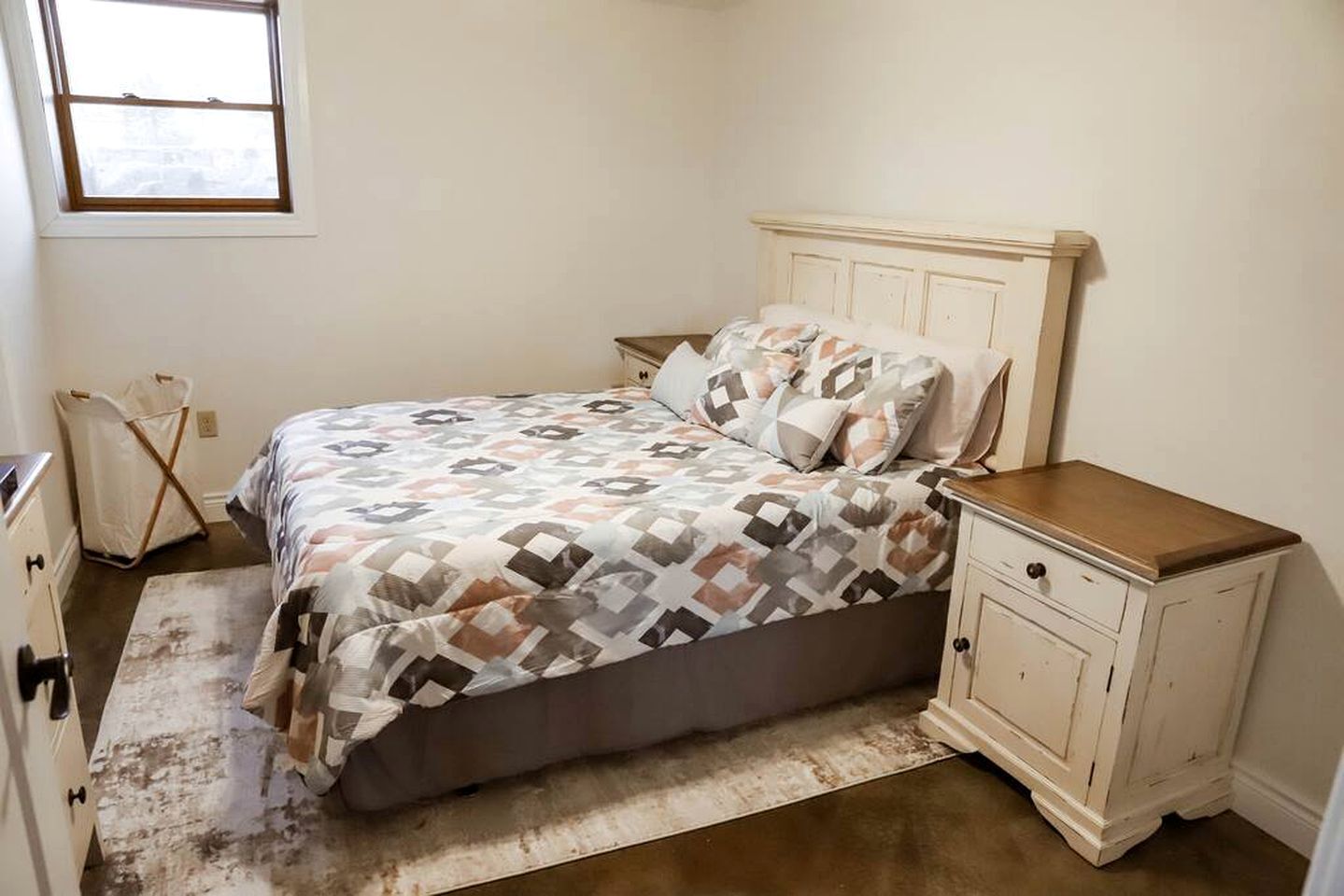 7 habitaciones, tabla de planchar con plancha, cuna de viaje y wifi 