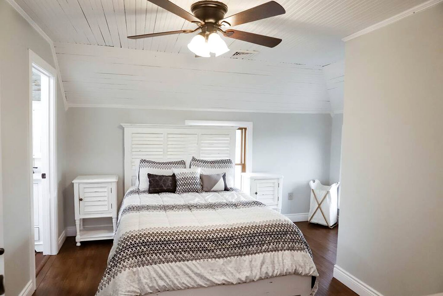 Iron/ironing board, travel crib, WiFi, bed sheets