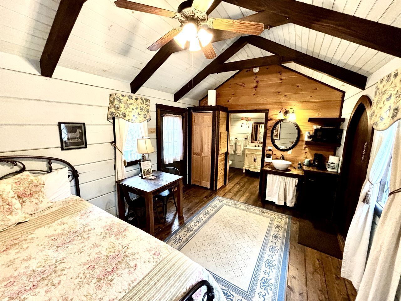 1 chambre, fer et planche à repasser, Wi-Fi, draps fournis