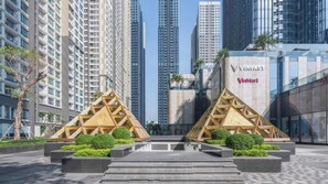 Property grounds - ICONIC SAIGON LANDMARK 81 (Ho Chi Minh)