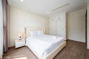 Superior Apartment, 4 Bedrooms, Balcony, City View | Desk, blackout curtains, iron/ironing board, free WiFi - ICONIC SAIGON LANDMARK 81 (Ho Chi Minh)