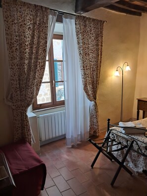 Interior - Locanda Di Montisi Room La Giostra among the hills of Montalcino (Montisi)