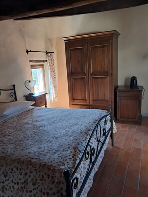 WiFi, bed sheets - Locanda di Montisi Torre Room among the Montalcino Hills (Montisi)