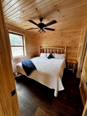 WiFi, bed sheets - Charming Lakeside Cabin on Big Moose Lake with Breathtaking Views for a Memorable Getaway in New York (Eagle Bay)