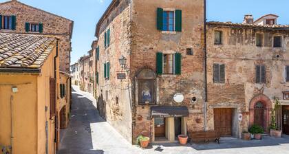 Locanda di Montisi Contrada Room among the Hills of Montalcino