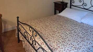 WiFi, bed sheets