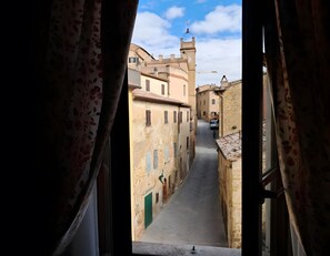 Interior - Locanda di Montisi San Martino Room among Montalcino Hills (Montisi)