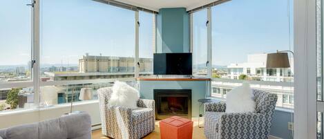 Smart TV y chimenea