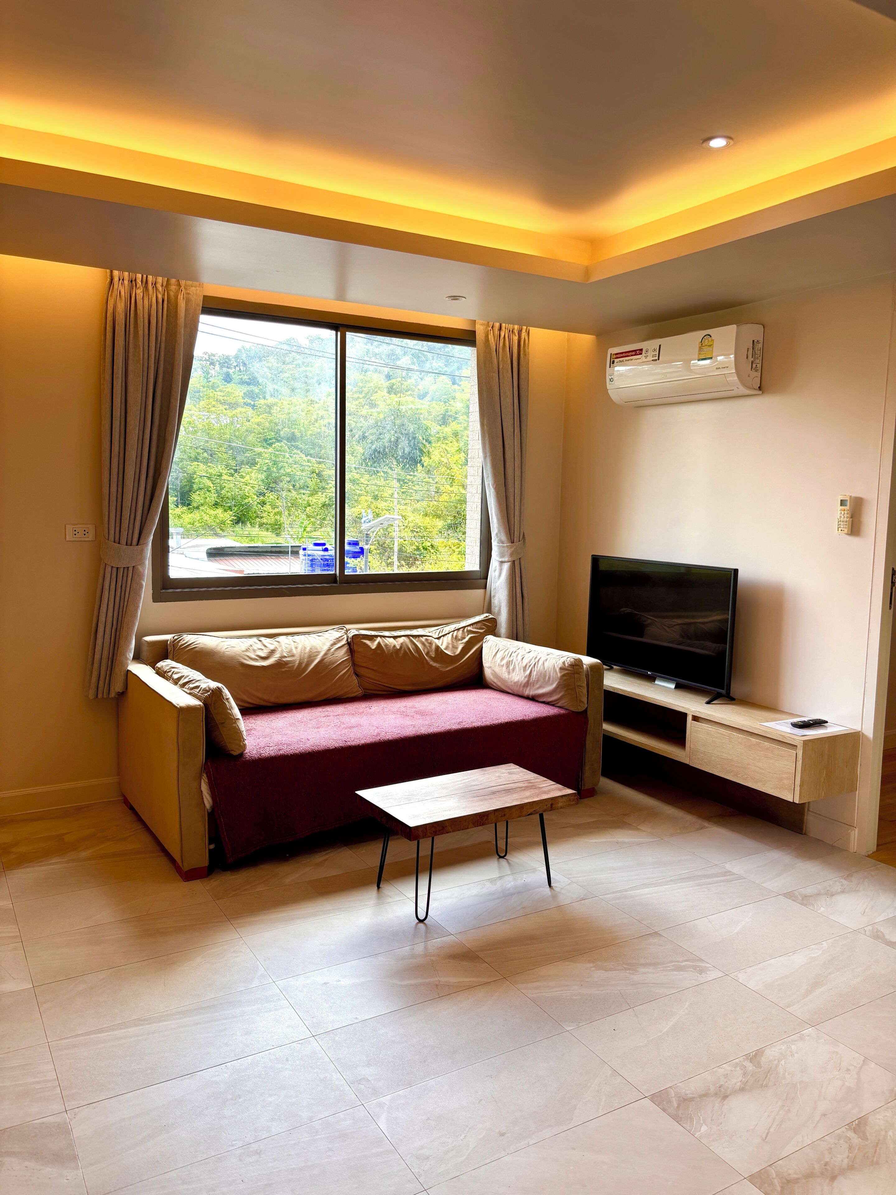 Apartment, 1 Bedroom, Smoking, Balcony | Living room