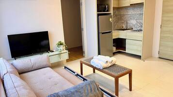 Apartment, 1 Bedroom, Smoking, Balcony | Living room